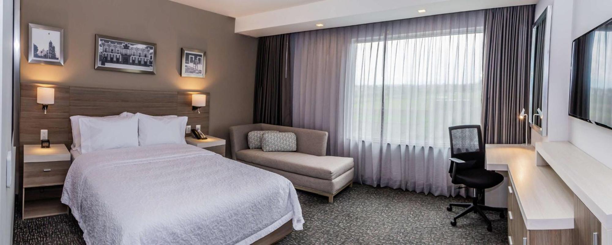 Hampton Inn & Suites By Hilton Пуебла Екстериор снимка